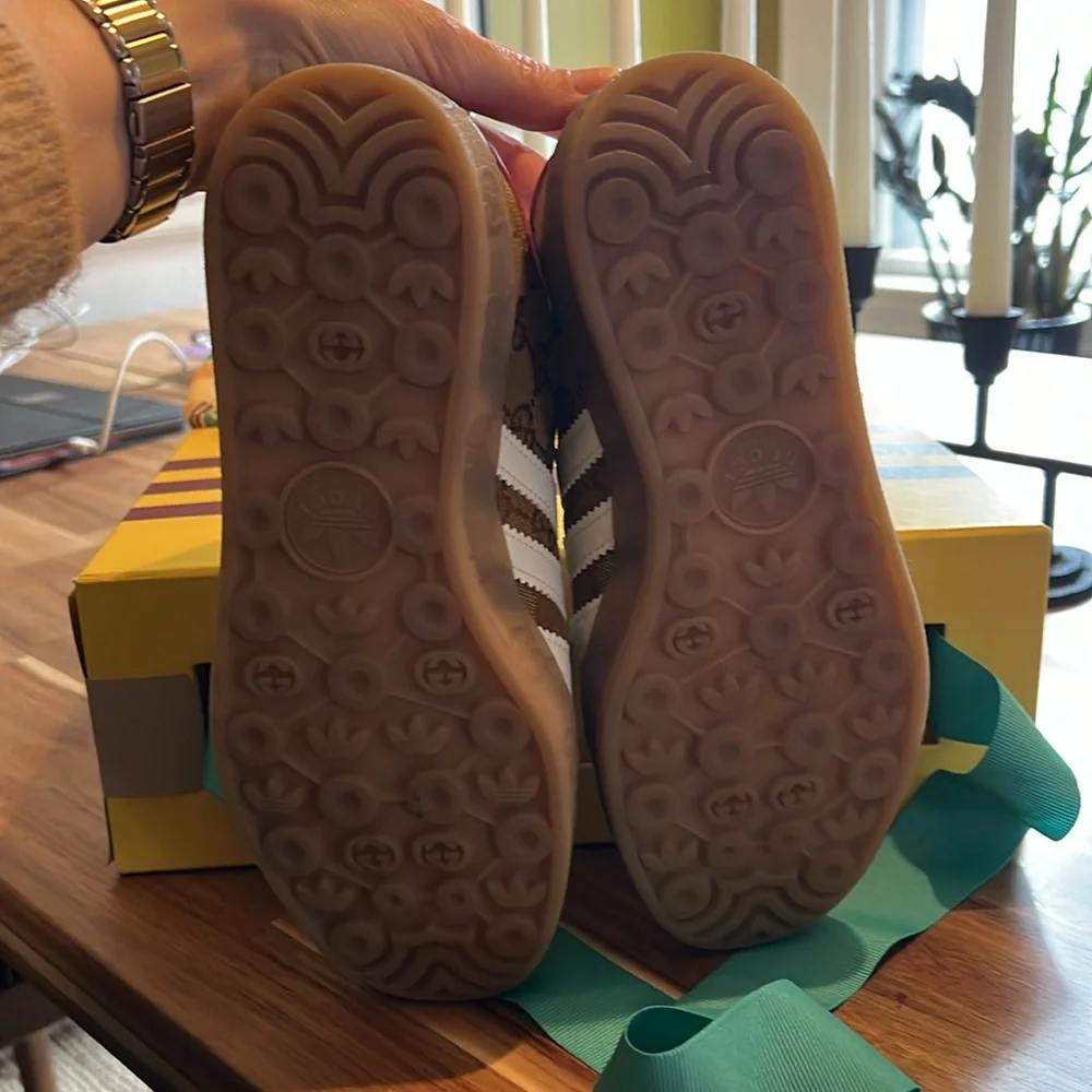 Gucci Women's Sneakers in Brown and White - Picture 5 of 12